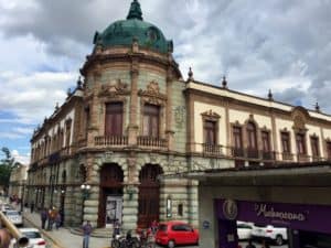 Pictures from a double-decker sightseeing bus in Oaxaca City – Earth ...